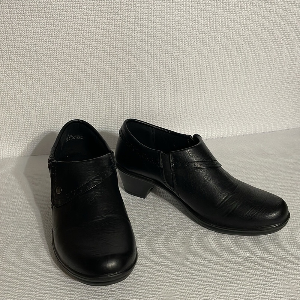Easy street, comfort wave, ankle booties.